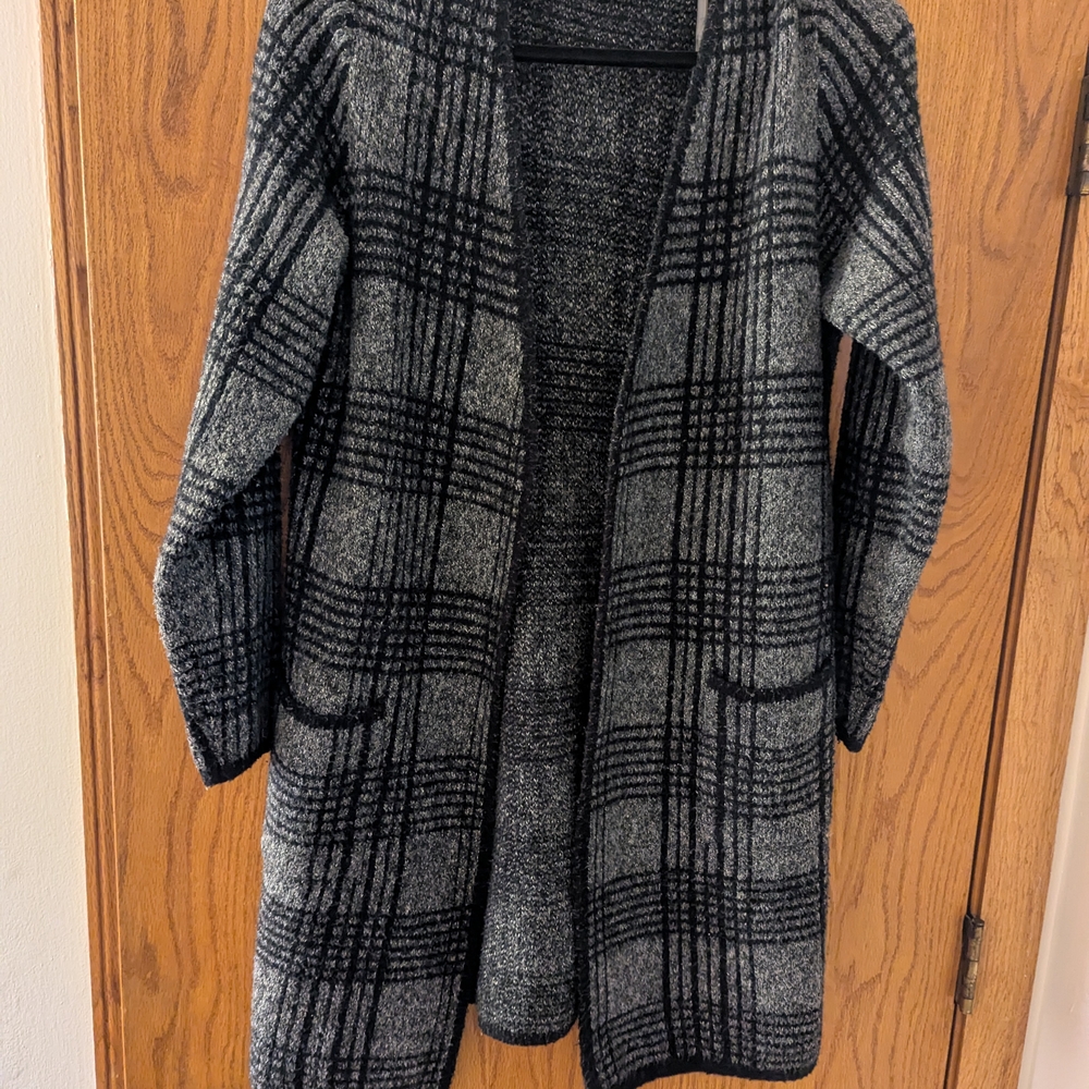 Plaid Open-Front Women's Sweater - Black and Gray